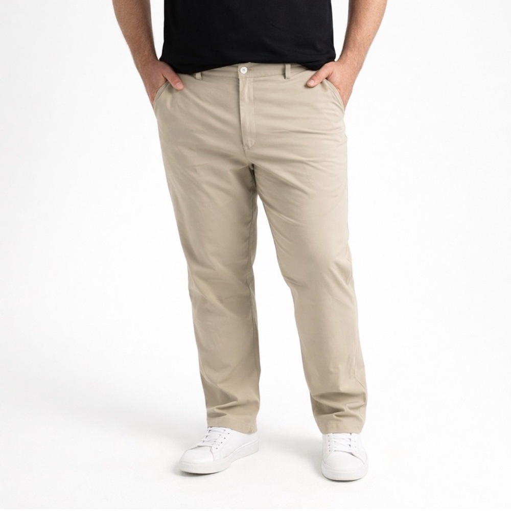 Under Armour 38Wx30L Men’s Sand / Tan  
Performance Pants  EUC